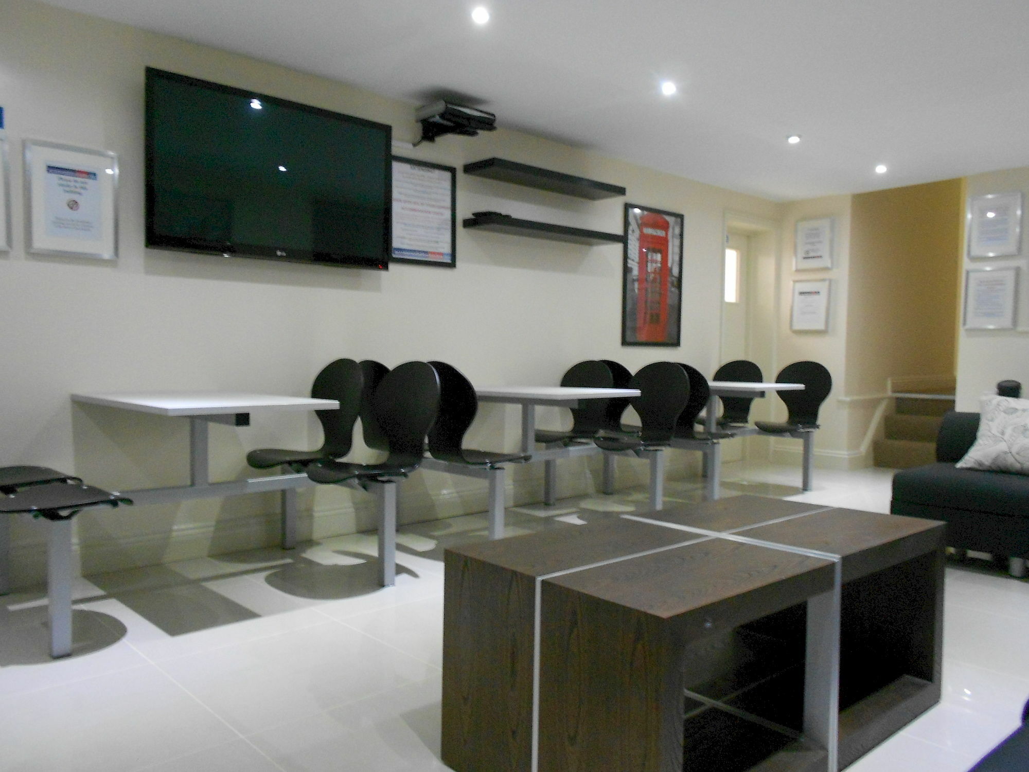 Mapesbury Hostel Лондон Екстериор снимка
